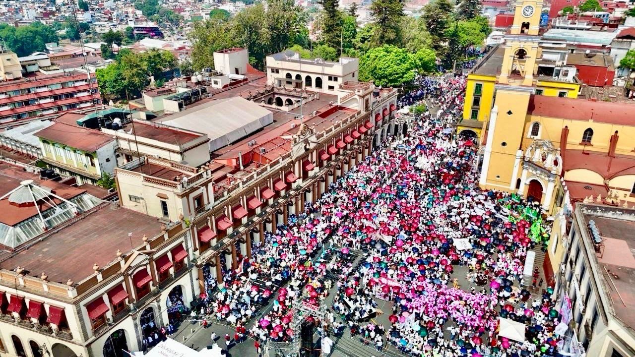 Zenyazen Escobar presente en el cierre de campaña de Rocío Nahle