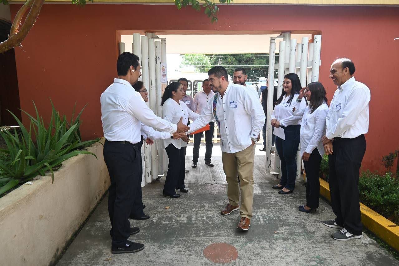 Zenyazen Escobar resalta compromiso educativo y legislativo en el 33.° aniversario de la Telesecundaria Francisco I. Madero